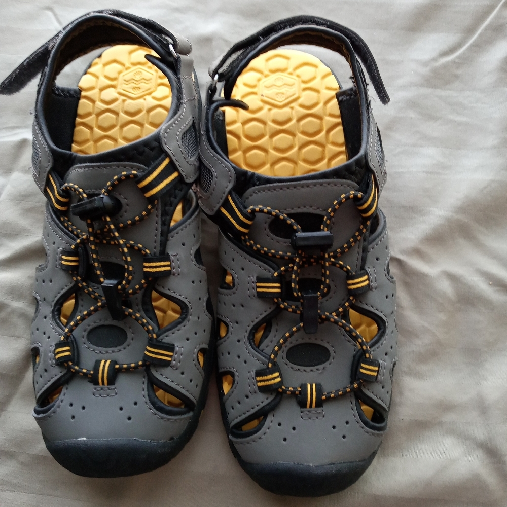 Khombu Kid Sandals